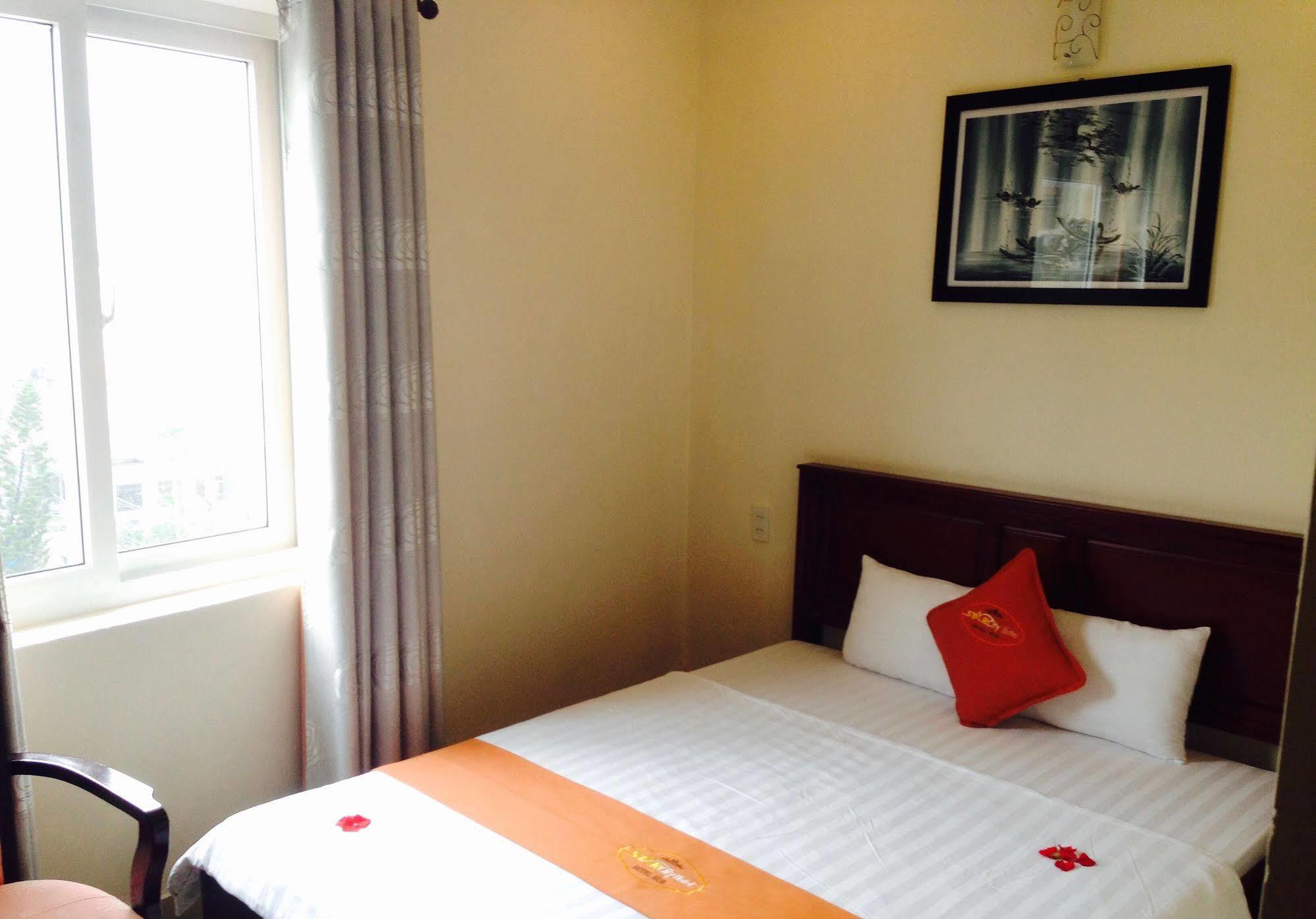 Golden Star Hotel Hue Exterior photo